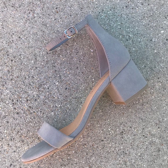 City Classified Shoes - 🄻🄰🅂🅃🄿🄰🄸🅁 10 Grey chunky ankle strap sandal